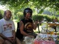 Pepa a Milan...Milan má radost, že mu Horác zprovoznil vysílačku do bluetooth sady v přilbě...