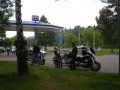zastávka na benzín...ujíždíme dalšímu dešti